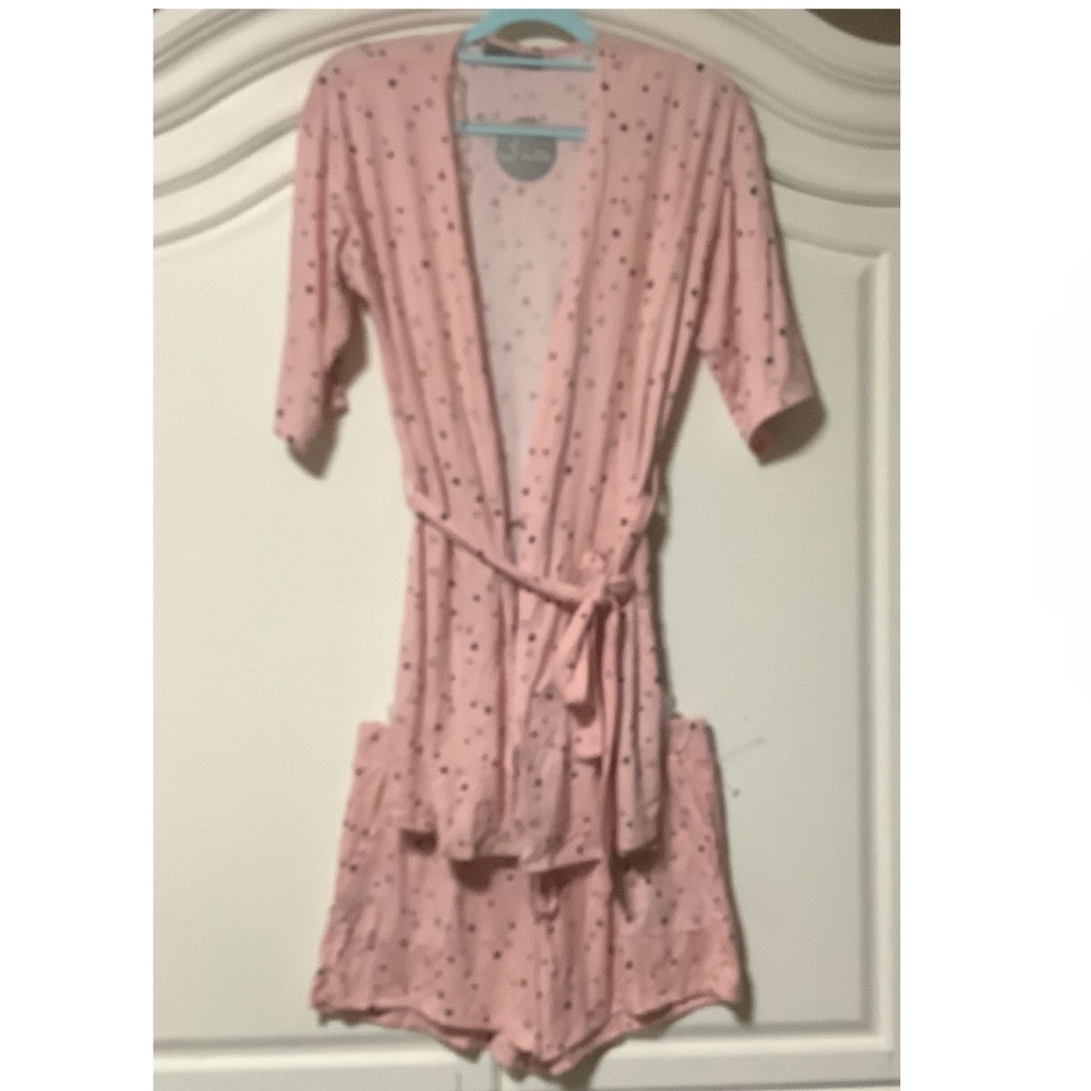 NWT ladies Medium pink with black hearts 2 pc robe & short pj, Wandering dreams